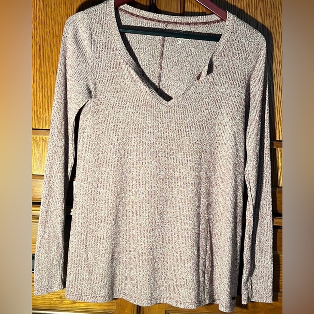 Hollister Must Have Collection Long Sleeve V-neck Pullover Knit Top Oversize Fit